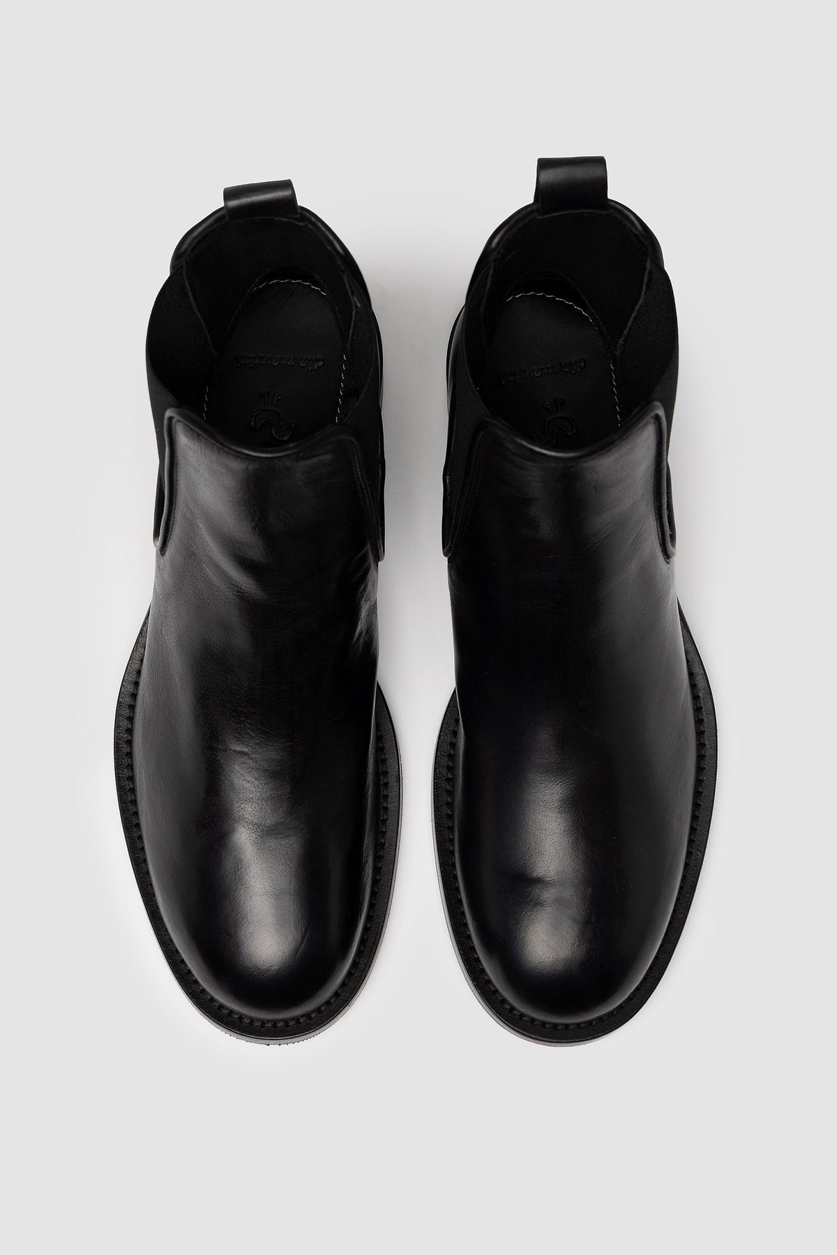 AURELIA BLACK