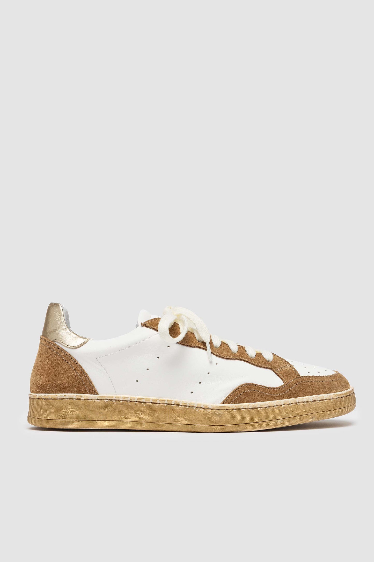 DONNA CAMEL