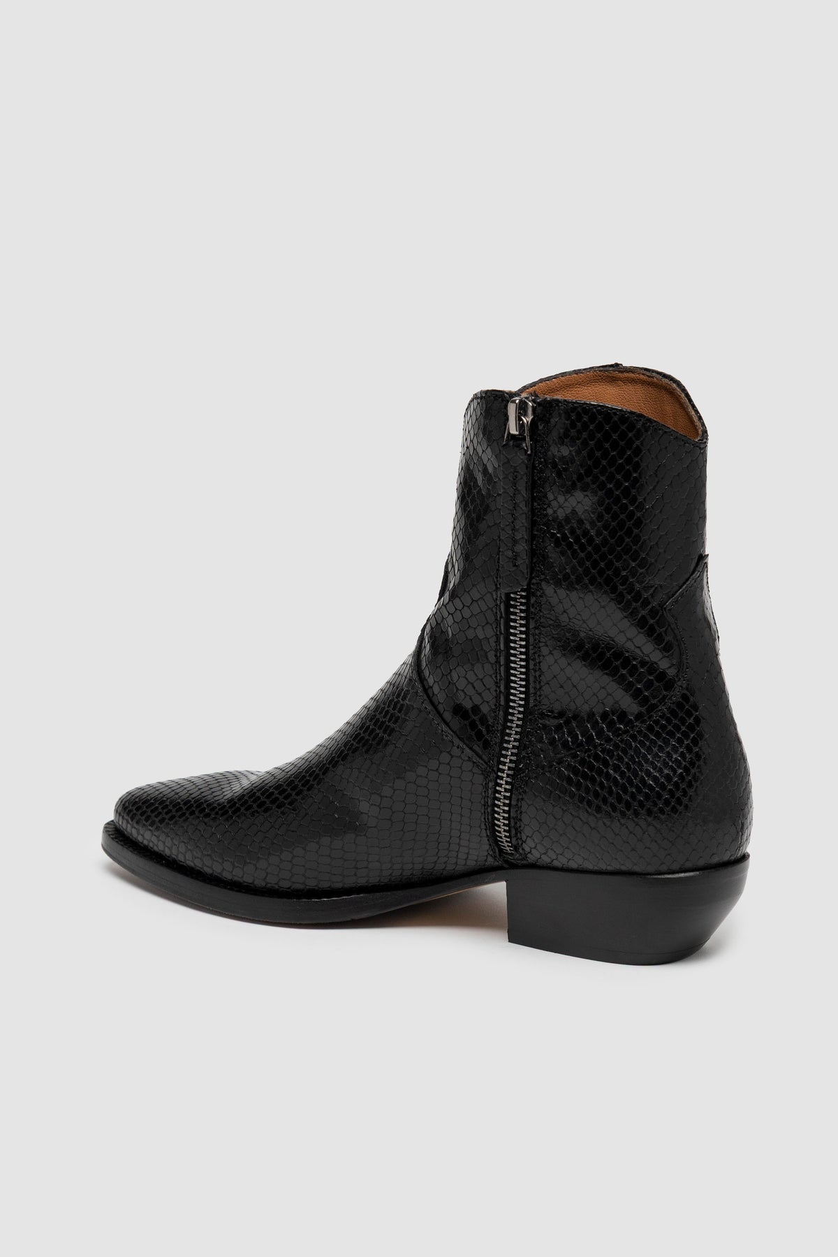 NARA SCHWARZE PYTHON