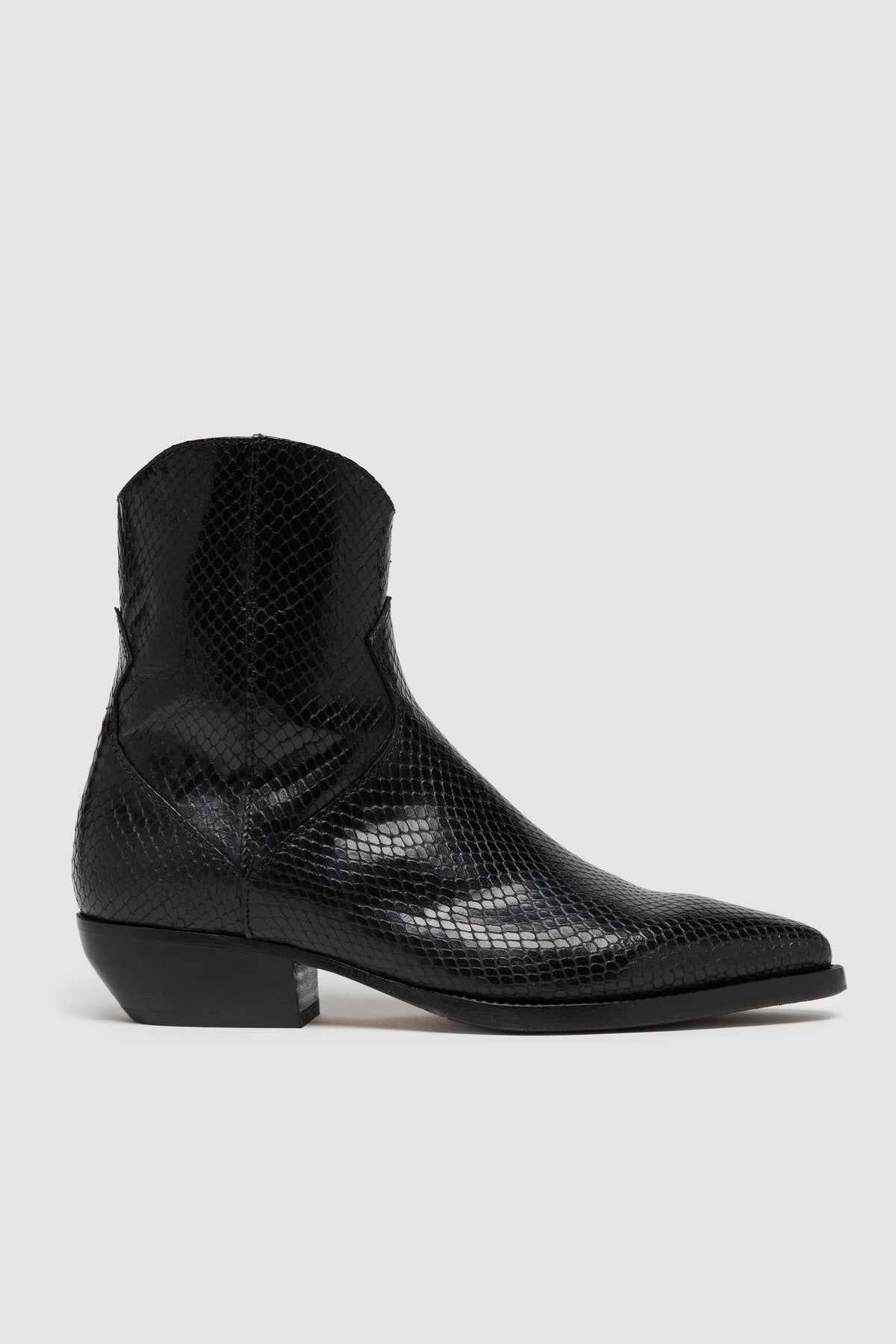 NARA SCHWARZE PYTHON